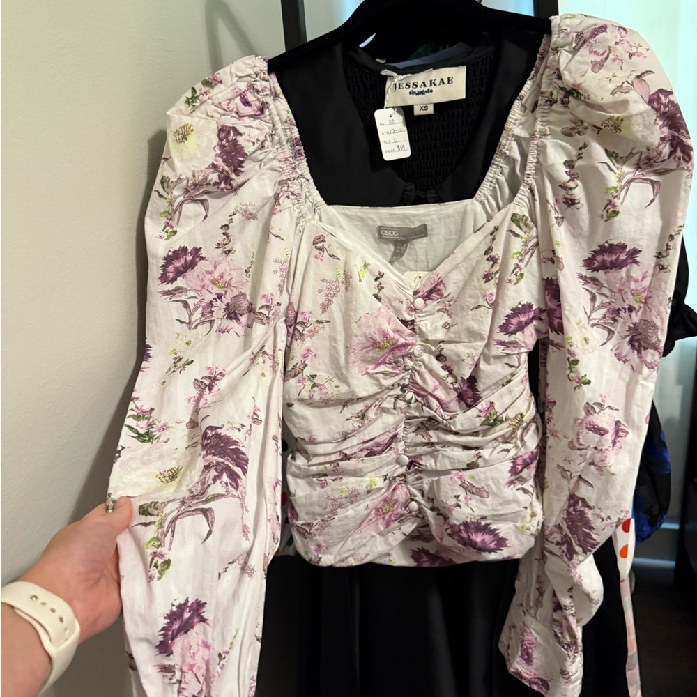 💜💜ASOS Size 2 Puffy Sleeve Top Floral Sweetheart Neck Line 💜💜